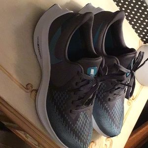 New NIKE zoom women’s shoes